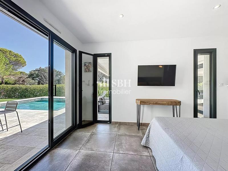 Villa - 211 m² - 10 pièces