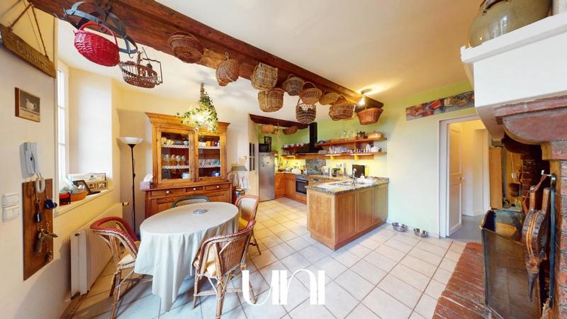 Propriété - 285 m² - 9 pièces