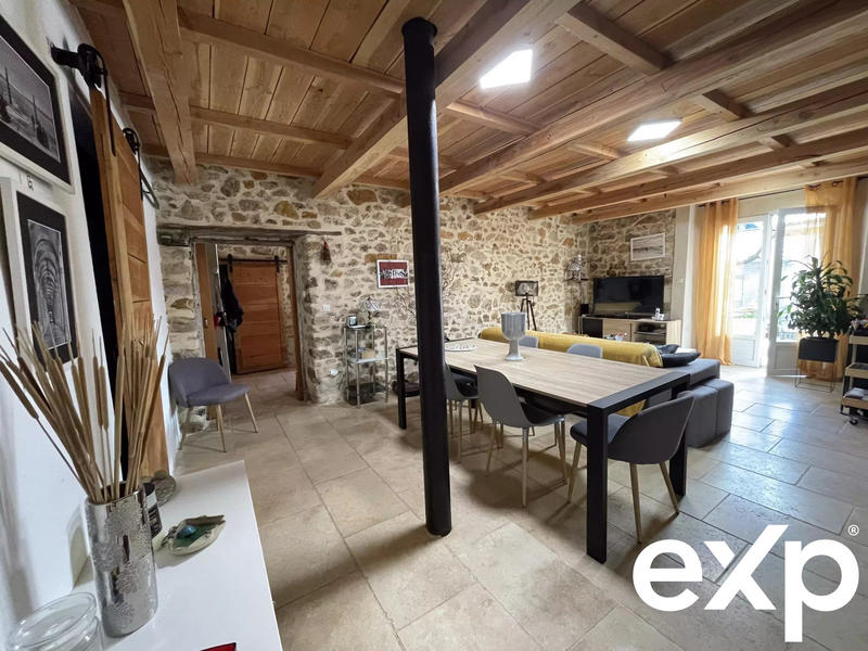 Maison traditionnelle - 195 m² - 8 pièces