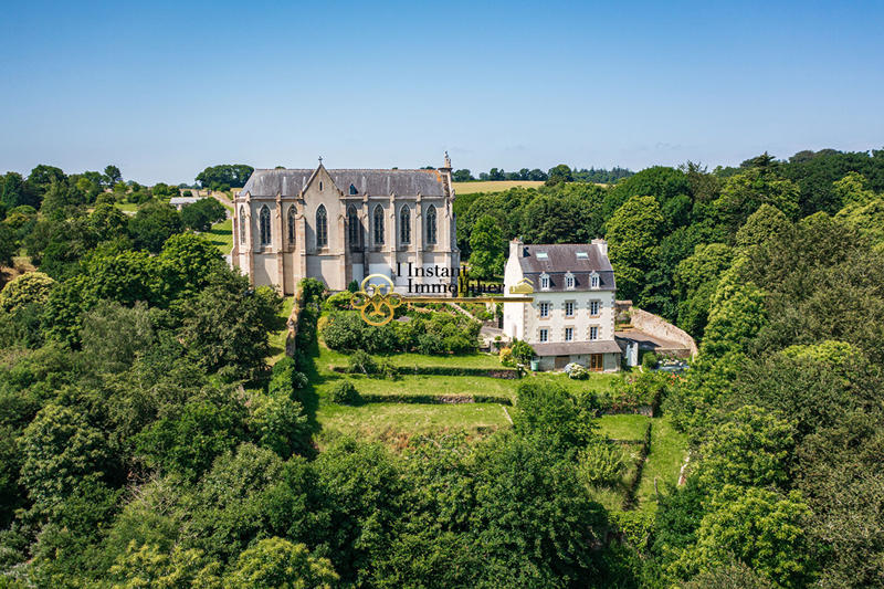 Demeure - 185 m² - 11 pièces