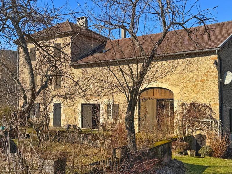 Maison - 335 m² - 8 pièces
