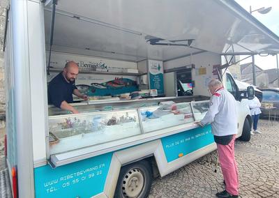 Marché hebdomadaire de Sauviat sur Vige