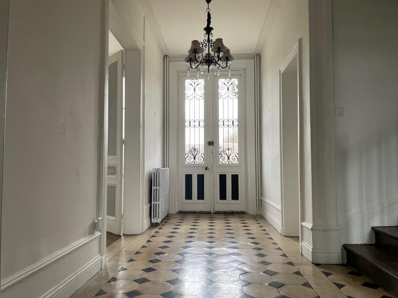 Maison - 241 m² - 11 pièces