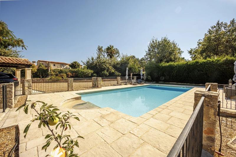 Villa - 196 m² - 6 pièces