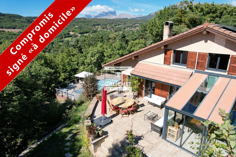 Maison traditionnelle - 155 m² - 5 pièces