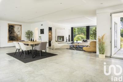 Maison - 320 m² - 10 pièces