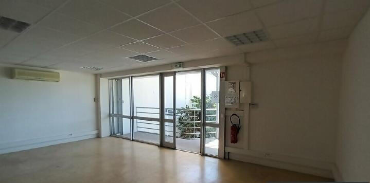 Local commercial - 1 053 m²