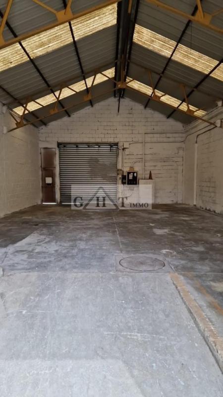 Entrepôt - 670 m²