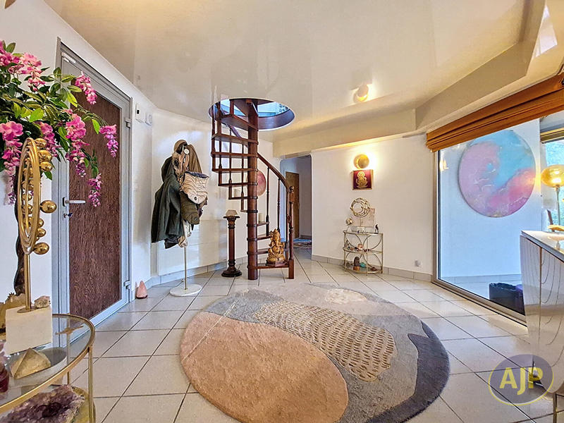 Maison - 186 m² - 6 pièces