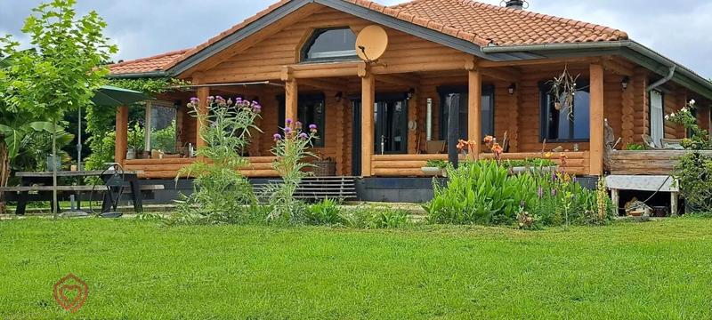 Maison de bois - 180 m² - 5 pièces