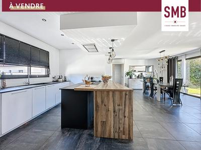 Maison - 170 m² - 6 pièces