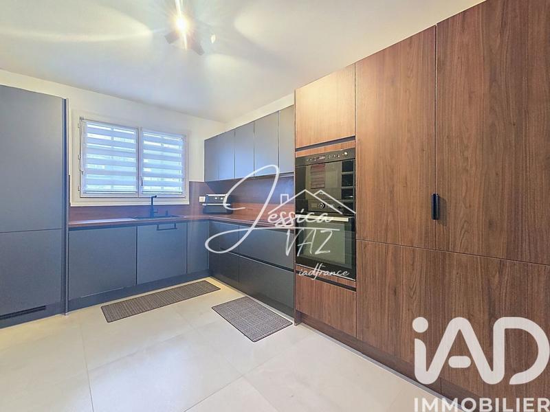 Maison - 180 m² - 9 pièces