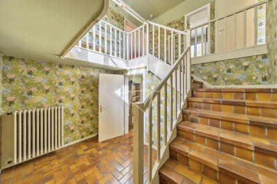 Maison - 221 m² - 7 pièces