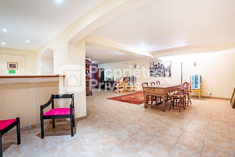 Maison - 324 m² - 5 pièces