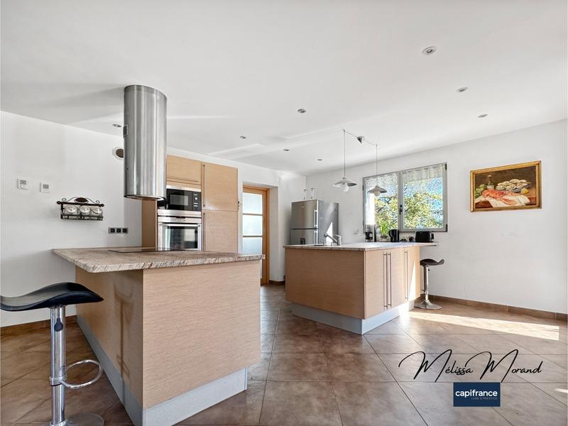 Maison - 180 m² - 5 pièces