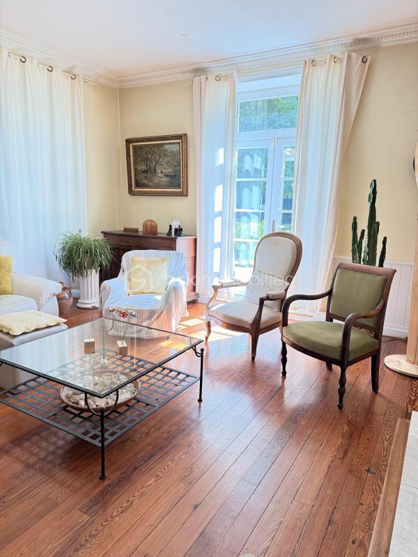 Corps de ferme - 240 m² - 8 pièces