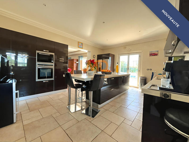 Villa - 286 m² - 7 pièces