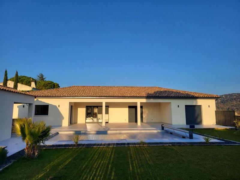 Propriété - 207 m² - 6 pièces