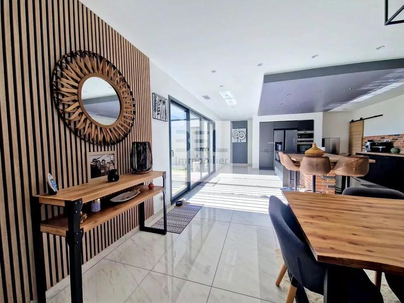 Maison - 205 m² - 7 pièces