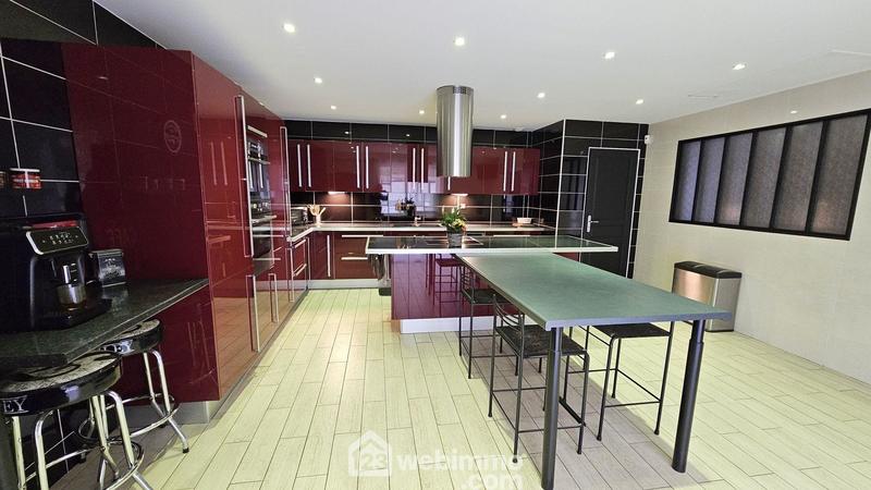 Maison - 200 m² - 6 pièces