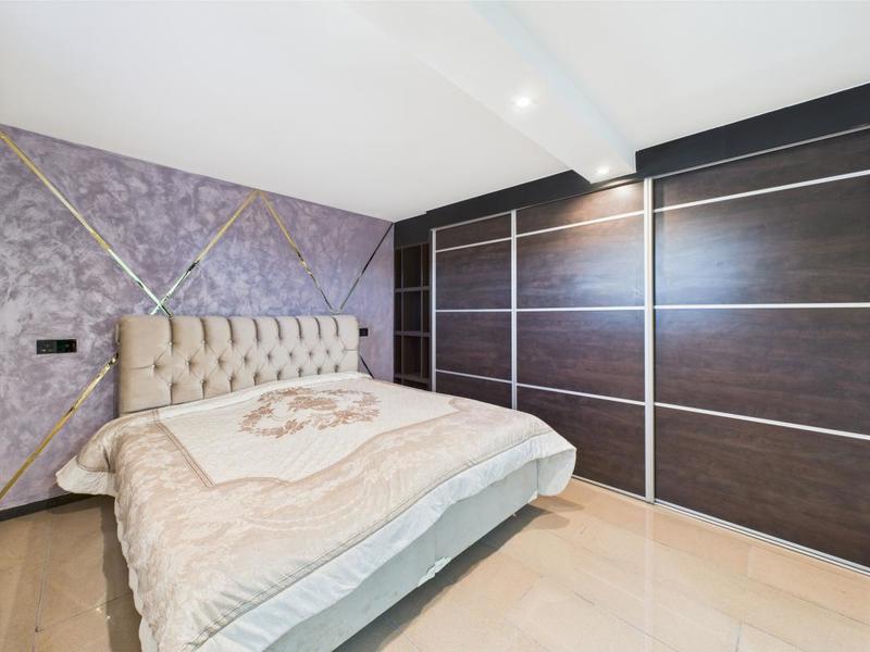 Maison - 255 m² - 9 pièces