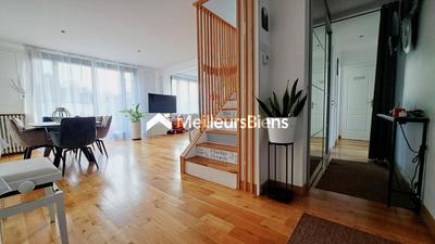 Maison - 219 m² - 8 pièces