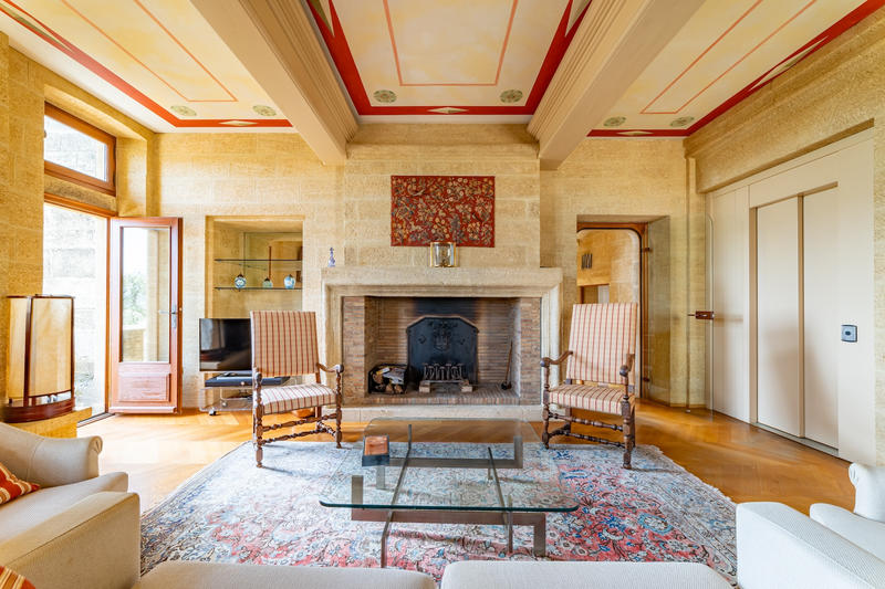 Maison - 215 m² - 8 pièces