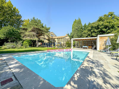 Mas - 271 m² - 6 pièces