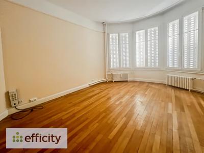 Appartement ancien - 82 m² - 3 pièces