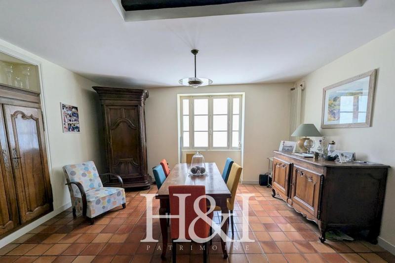 Propriété - 193 m² - 11 pièces