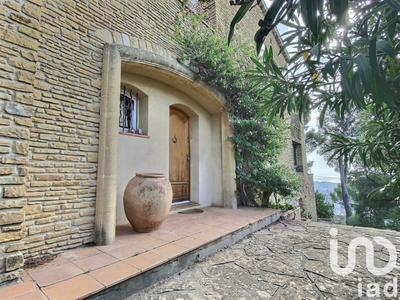 Maison - 220 m² - 7 pièces