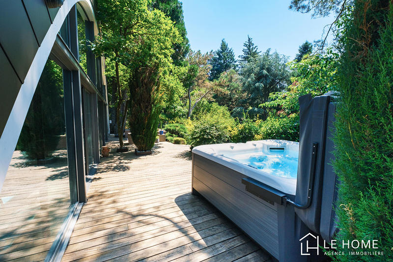 Maison - 260 m² - 7 pièces