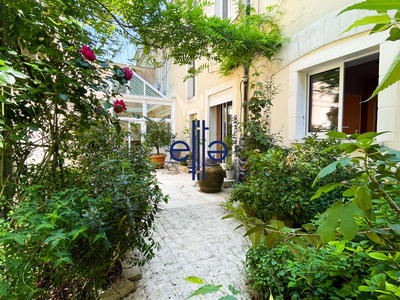 Maison - 278 m² - 10 pièces