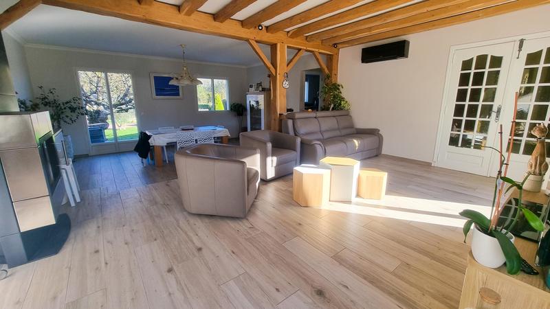 Maison - 240 m² - 8 pièces