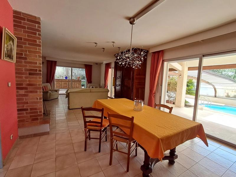 Villa - 200 m² - 6 pièces