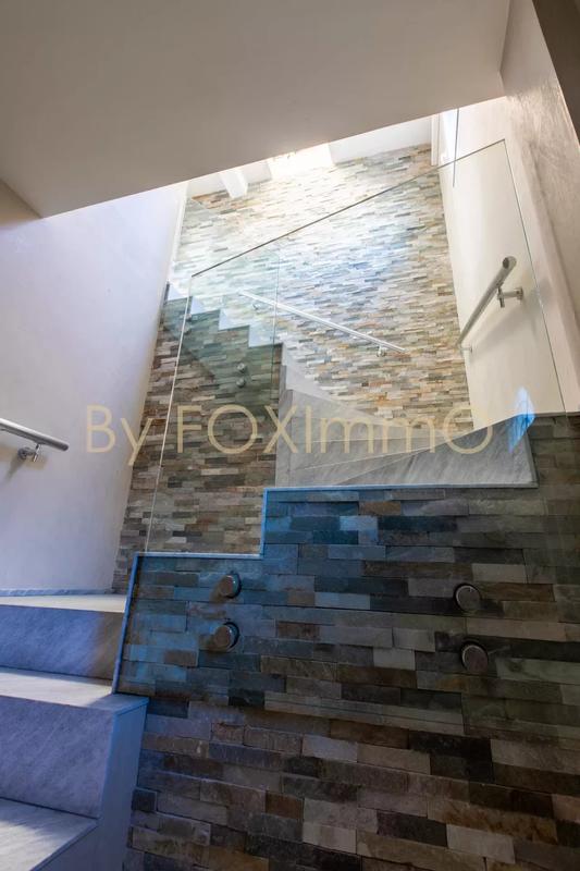 Maison - 334 m² - 8 pièces