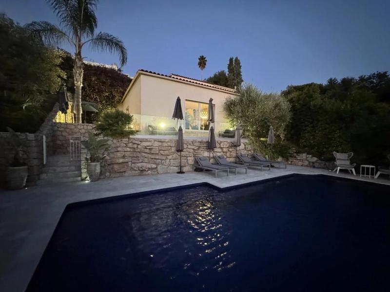 Villa - 180 m² - 6 pièces