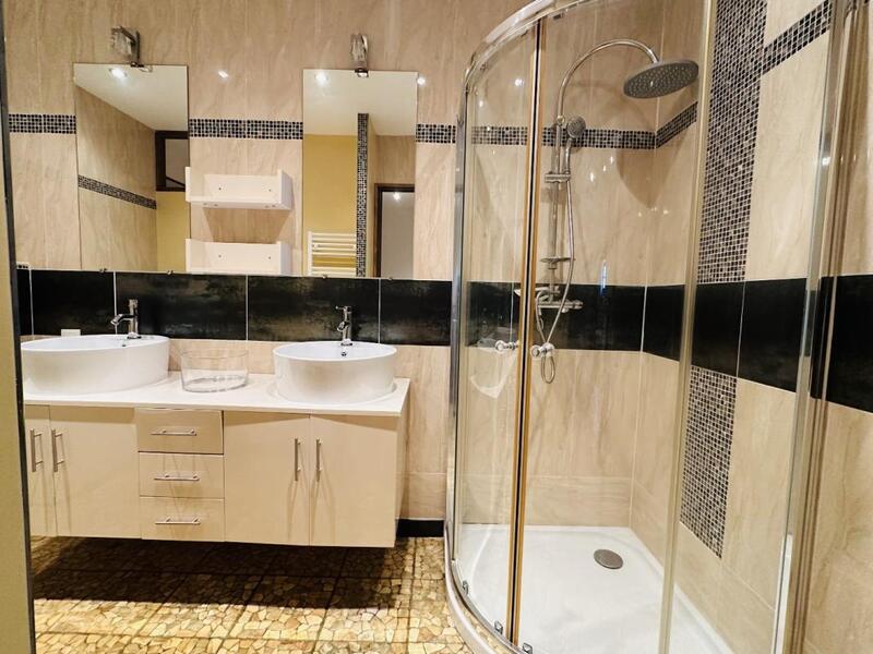 Maison de village - 420 m² - 12 pièces