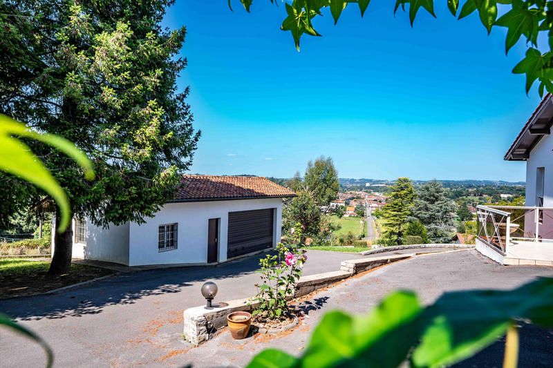 Maison - 243 m² - 6 pièces