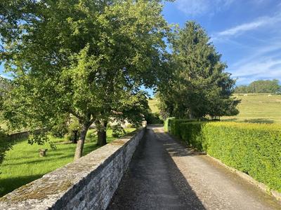 Propriété - 390 m² - 13 pièces