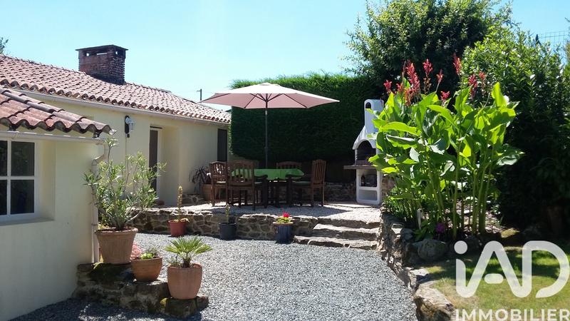 Maison - 366 m² - 10 pièces