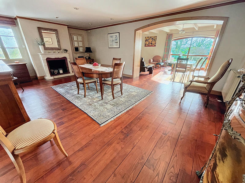 Maison - 261 m² - 9 pièces