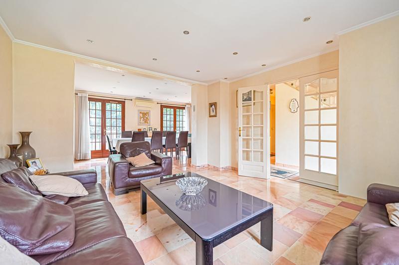 Maison contemporaine - 240 m² - 7 pièces