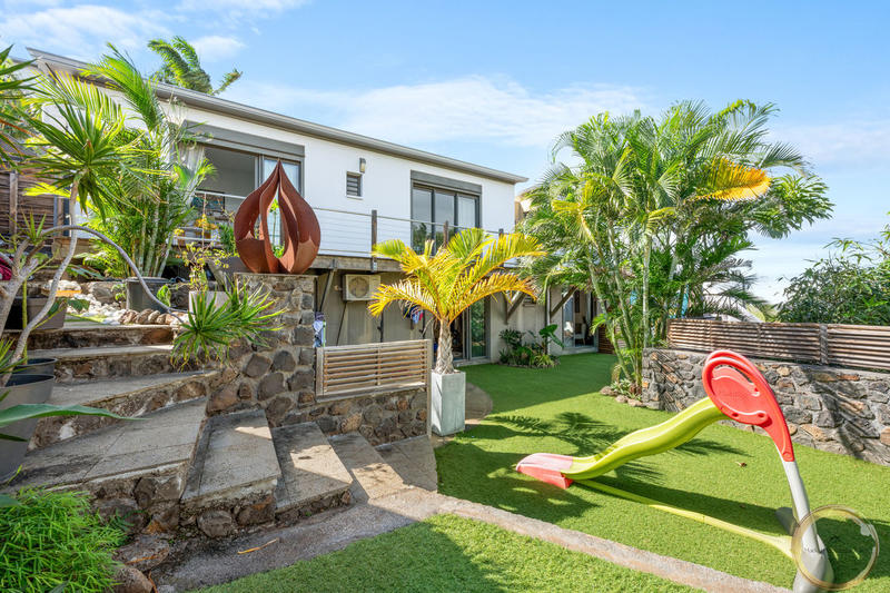 Maison - 230 m² - 8 pièces