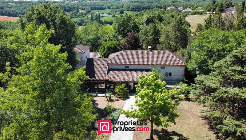 Maison - 420 m² - 18 pièces