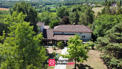 Maison - 420 m² - 18 pièces