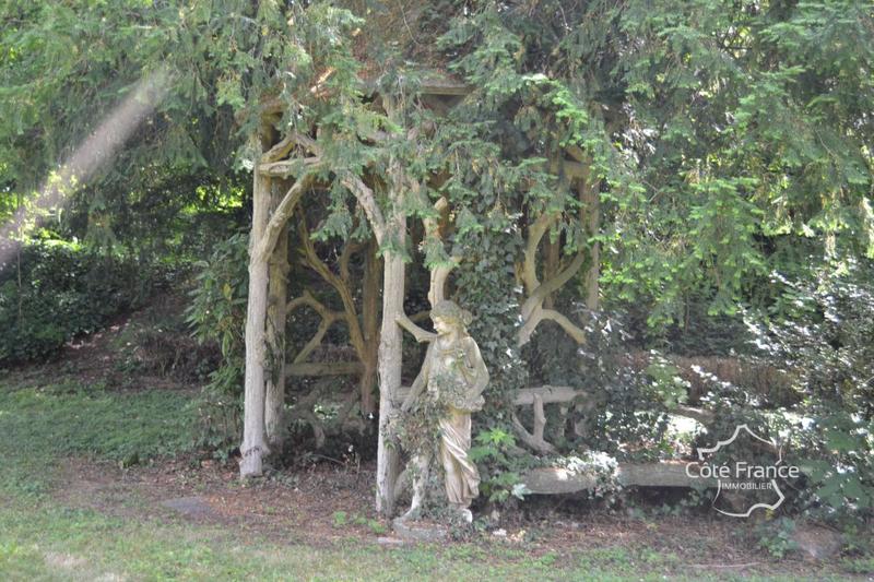 Château - 750 m² - 16 pièces