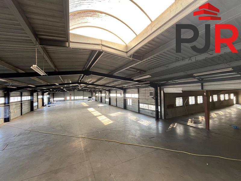 Local d'activités - 1 582 m²