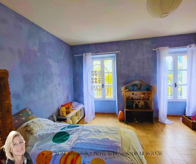 Maison - 270 m² - 8 pièces