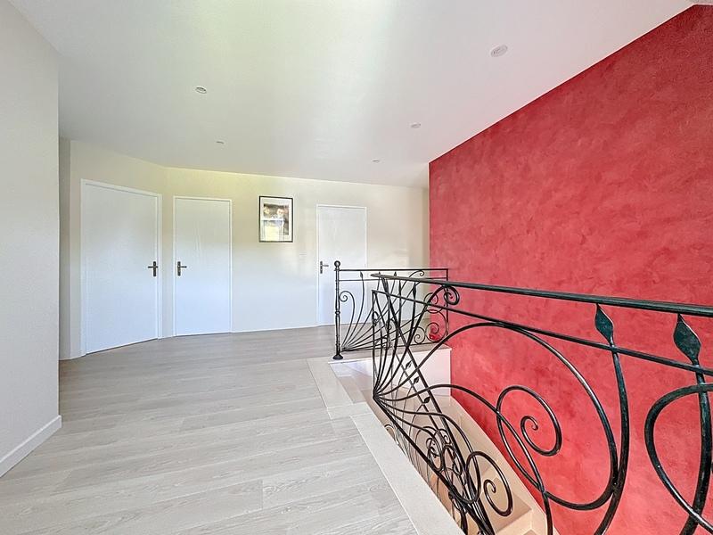 Villa - 256 m² - 9 pièces